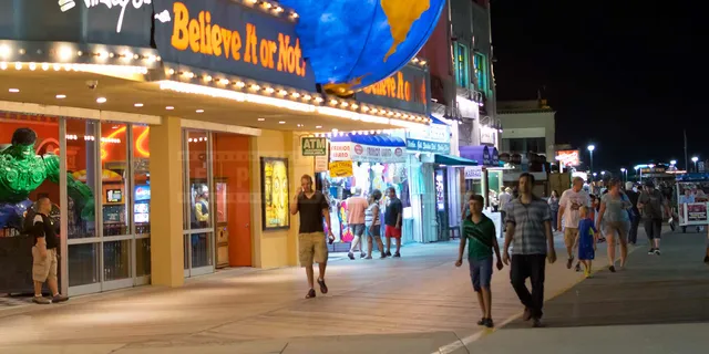 Atlantic City boardwalk full of people at night