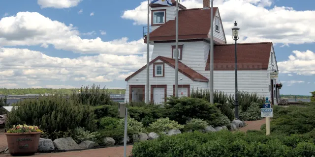 Fort Point historic lighthouse in Liverpool, NS and beautiful grounds