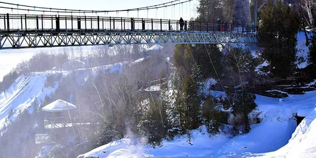 Montmorency waterfall suspension bridge