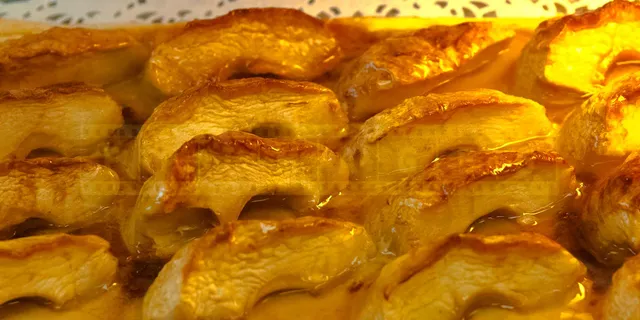 Glazed apple tart - tasty Provence dessert