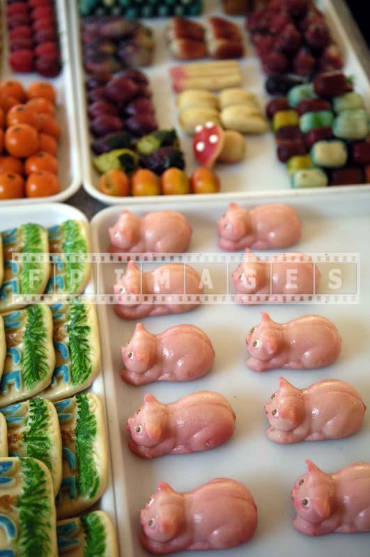 Almod Paste marzipan Candy in shape of pink piglets