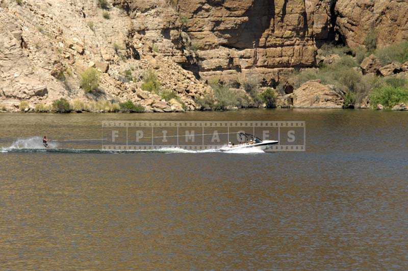 Fun Water-Skiing 