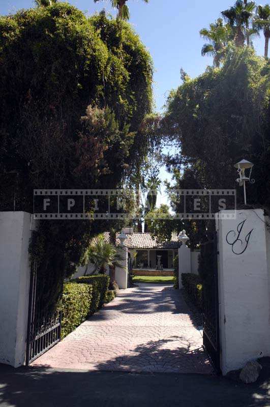 Picturesque entrance to Ingleside Inn