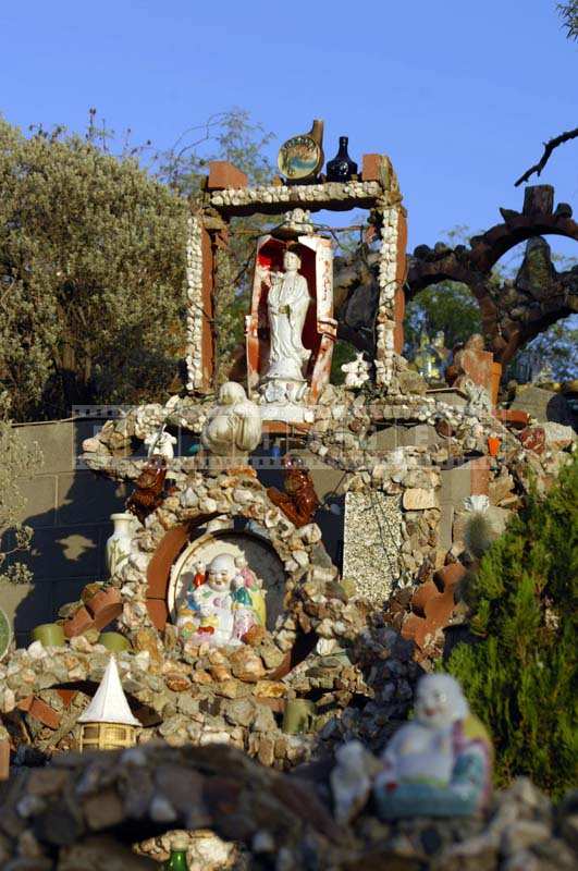 Statues and other folk art in Louis Lee Rock Garden