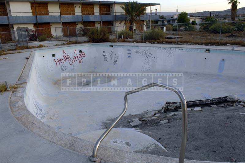 Dry abandoned pool with graffitti
