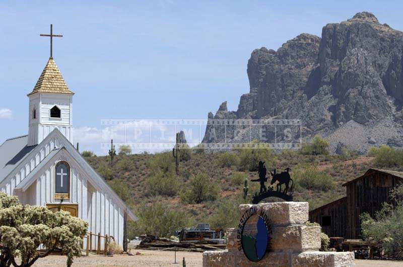 Superstitions Mountains museum and Elvis memorial chapel