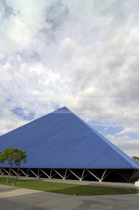 Long Beach - Walter Pyramid