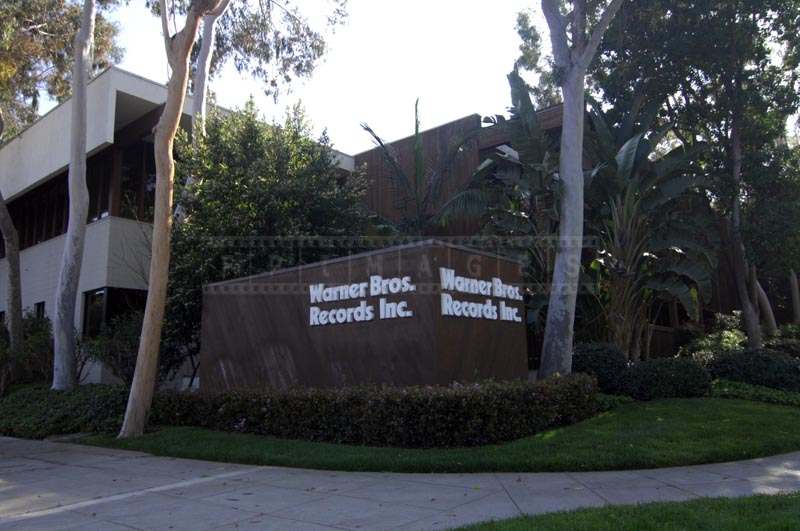 Warner Bros. Records Inc. Sign