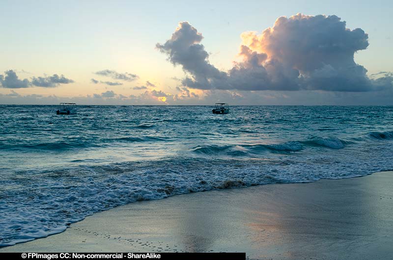 Morning at Arena Gorda Beach, free image