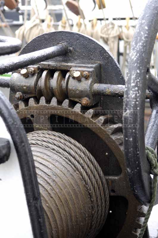 Gears of a winch for adjusting rigging