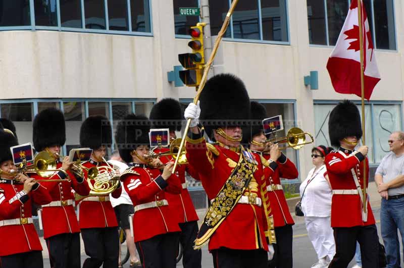 Bearskin band in red unifroms