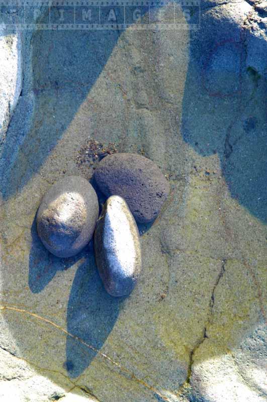 Tidal pool with three pebbles