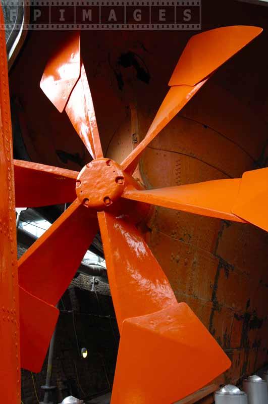 Propeller with six blades replaced later with four