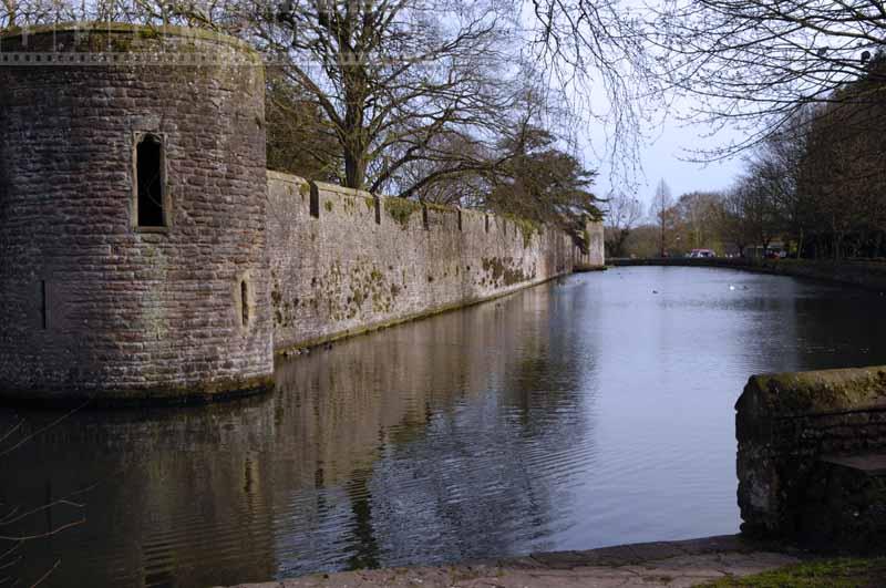 Water obstacle surrounding palace