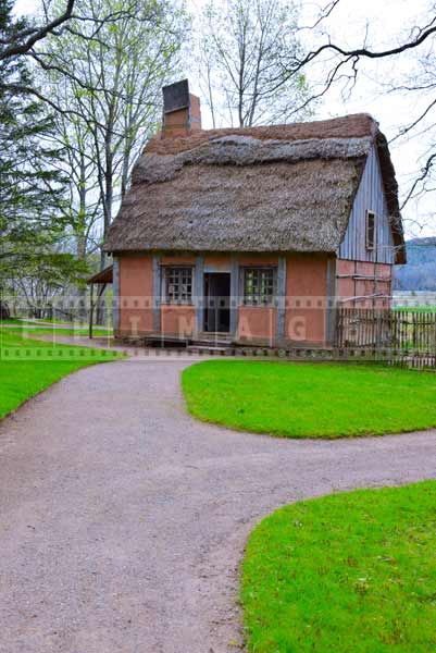 Small Acadian house with thatched roof, pictures of buildings