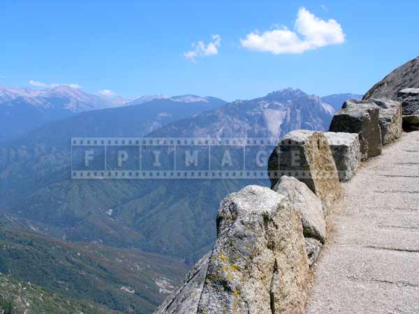 Moro rock hiking trail, Great Western Divide landscape