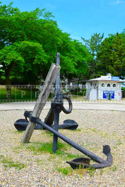 Admiralty anchor and boat ride tickets booth, Gardner's Basin