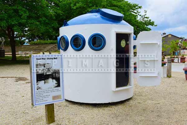 Steel Pier Diving Bell - old attraction near aquarium