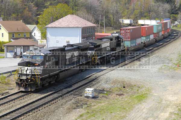 Norfolk Southern locomotives in Gallitzin with intermodal load