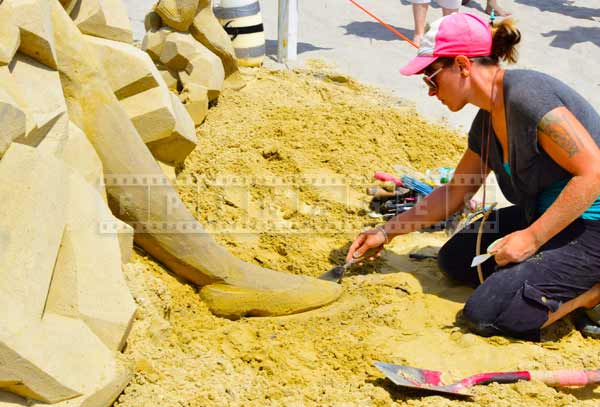 sand castle competition 2014 atlantic cty and one of the winners Canadian sand artist Melineige Beauregard