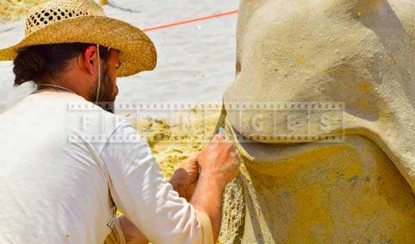 People photos - Jonathan Bouchard sand artist