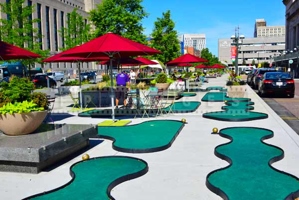 Free and fun minigolf near train station