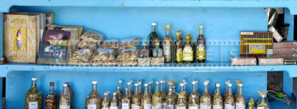 Original Dominican gift ideas - mamajuana and ciagrs