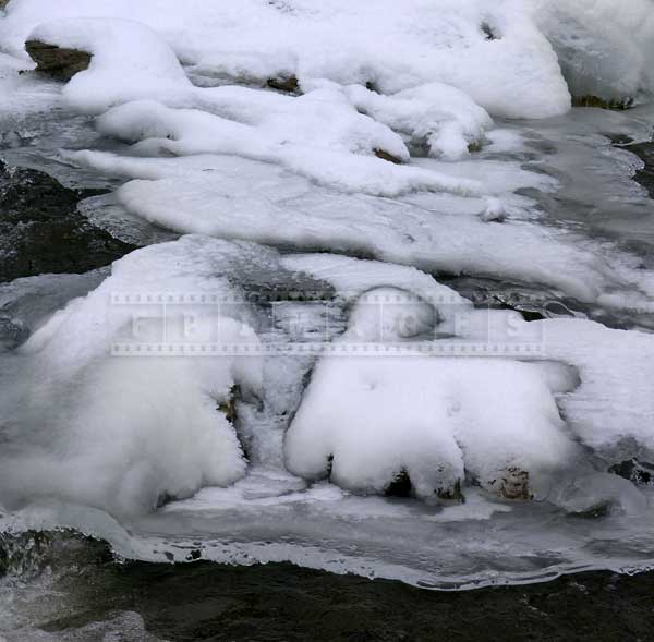 winter waterfall photos 