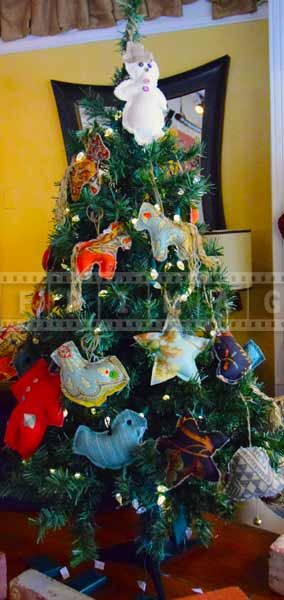 wrightwood shop selling Christmas tree decorations