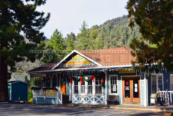 wrightwood,california house Christmas decorations