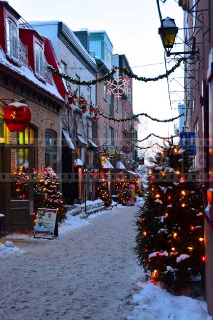 Winter romantic scenes of old Quebec