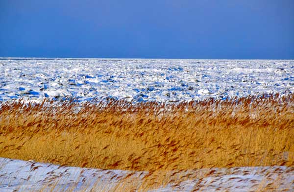 st-lawrence river seaway winter ice landscape