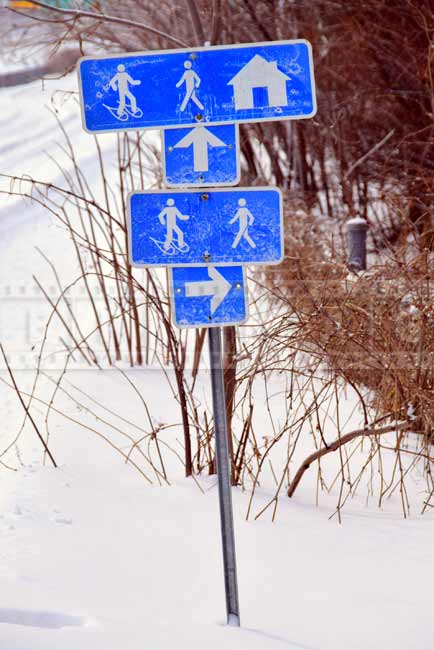 Trails sign for walking and snowshoeing