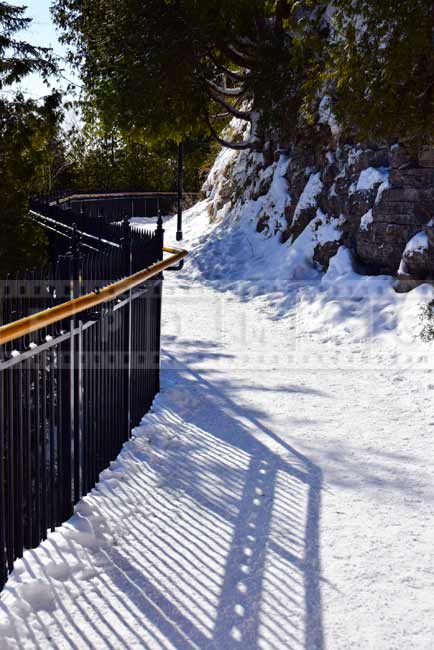 Path at the edge of the cliffs