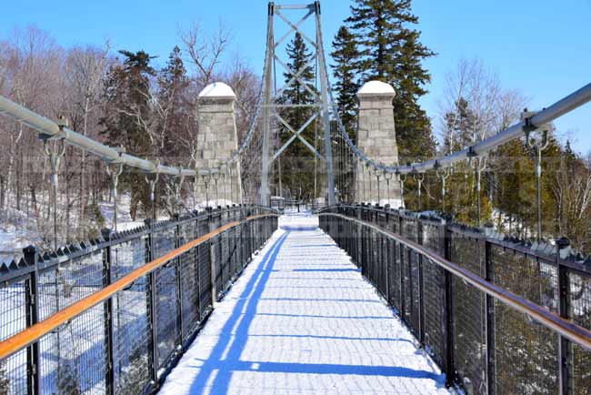 Suspension bridge at Montmorency falls