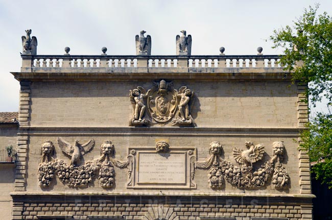 Pope Paul V coat of arms in Avignon