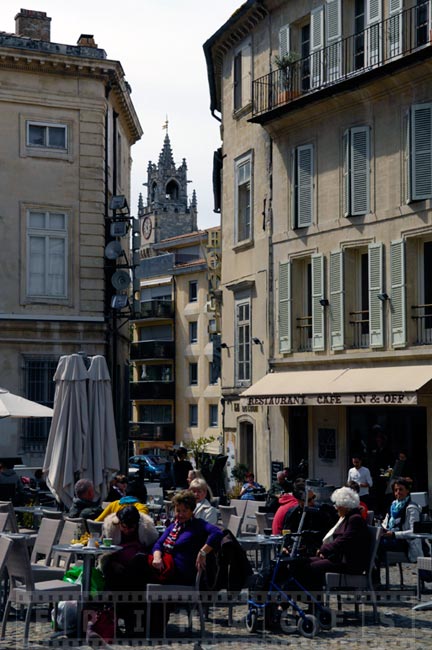 People at the restaurants in Avignon