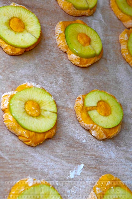 Apple pastries before cooking