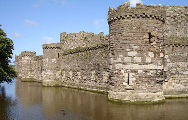 medieval castles in wales, travel images of historic places