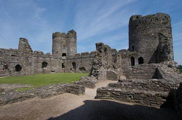 medieval castles in wales, travel images of historic places