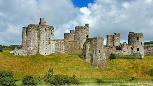 medieval castles in wales, travel images of historic places