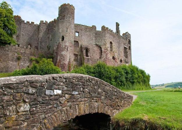 medieval castles in wales, travel images of historic places