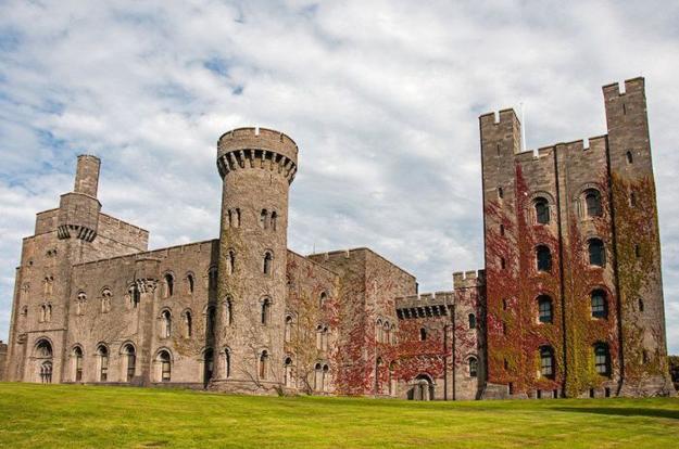 medieval castles in wales, travel images of historic places