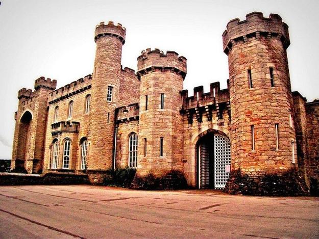 medieval castles in wales, travel images of historic places