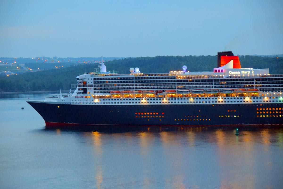 RMS Queen Mary 2 entering Halifax harbor