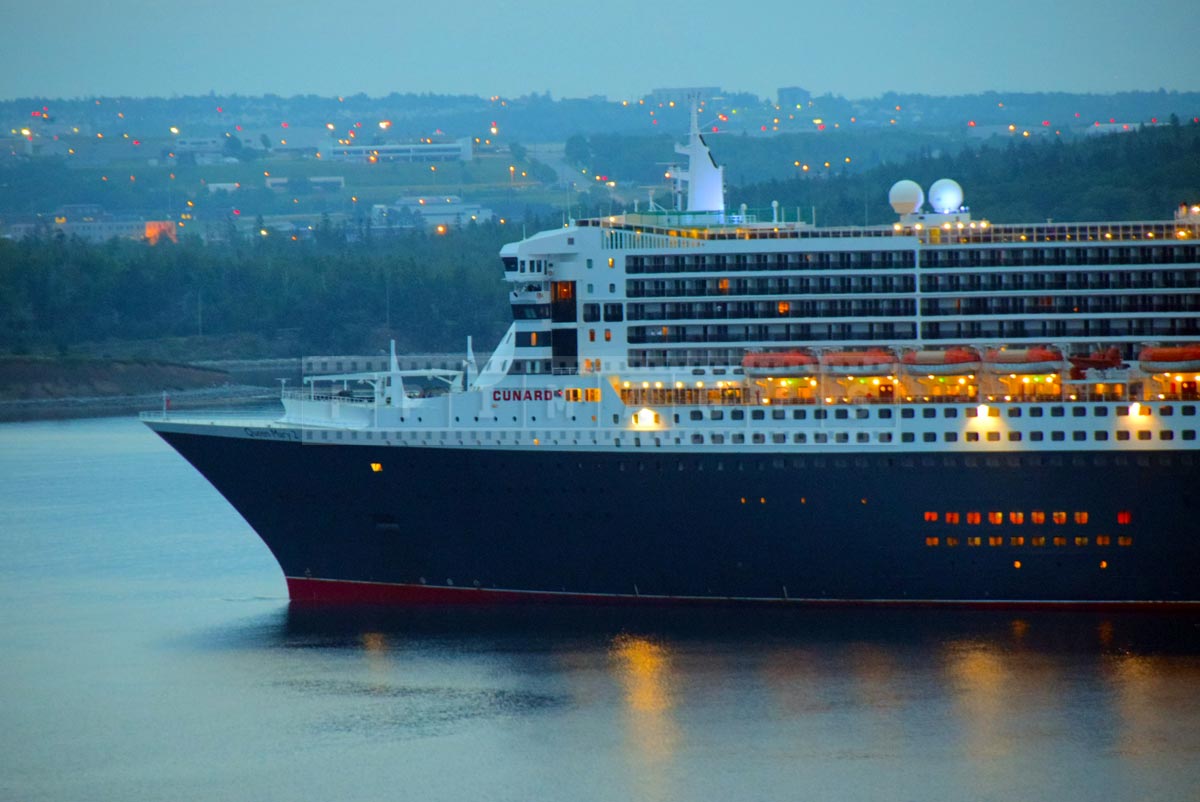 Bow of QM2, Cunard Line