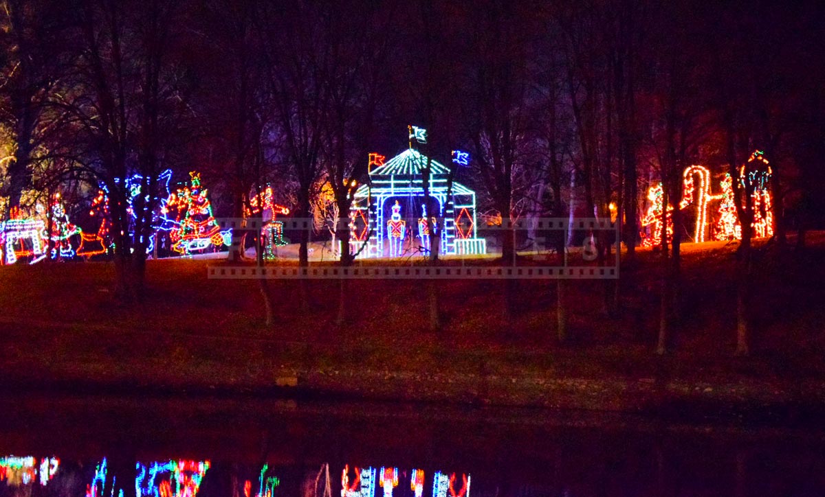Night scenes at Albany Washington park during holiday lights