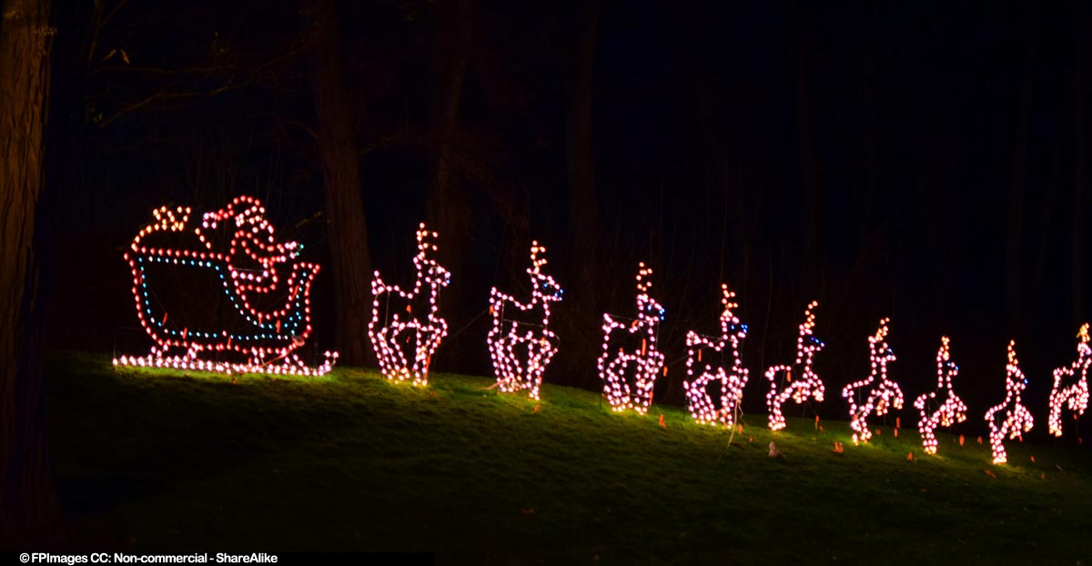 Santas sleigh with reindeer - Xmas lights