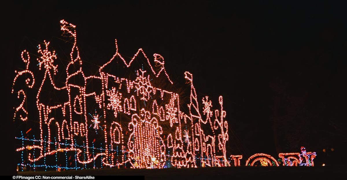 Noel Gingerbread house - outdoor Xmas decorations