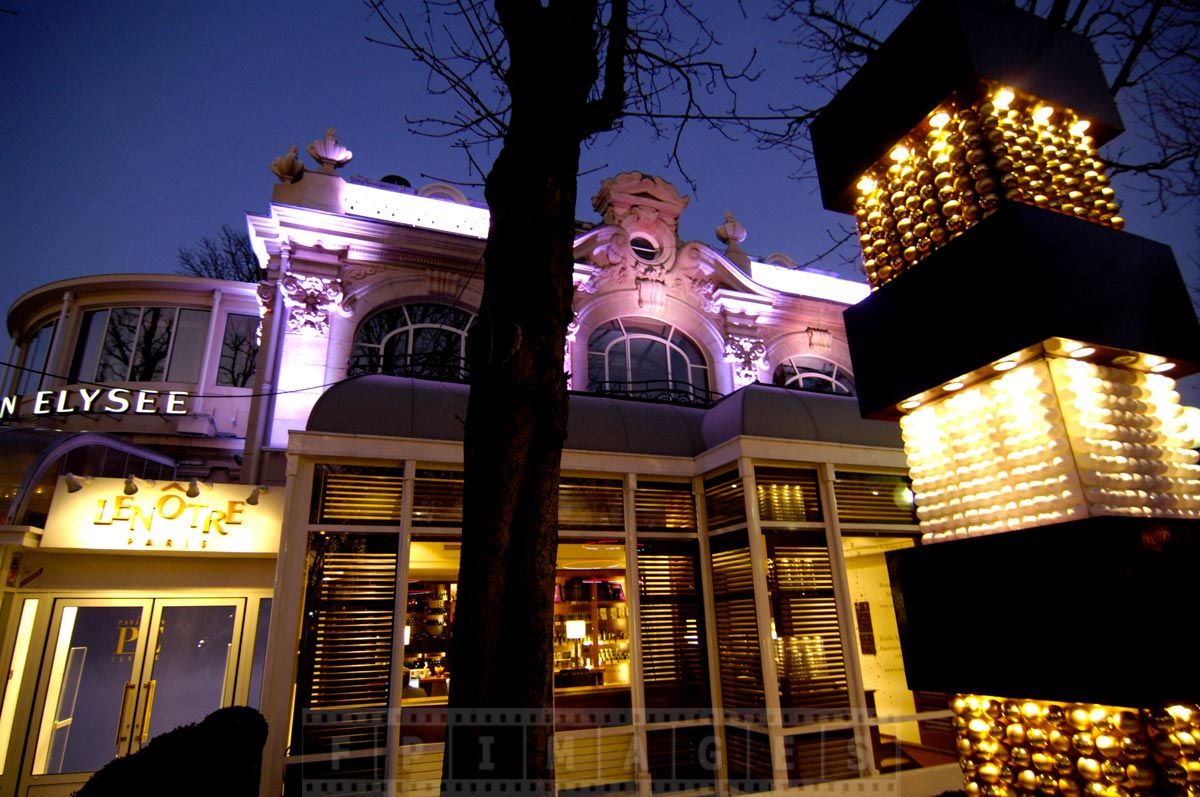 Inviting and lovely restaurant Le Notre Paris on Champs Elysee